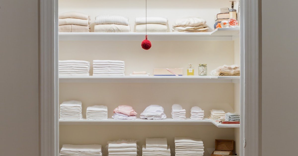 CLOSET COLONICS